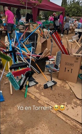 Imagen difundida por Confort & Co. en sus redes sociales a la llegada de voluntarios procedentes de Gipuzkoa a Torrent.