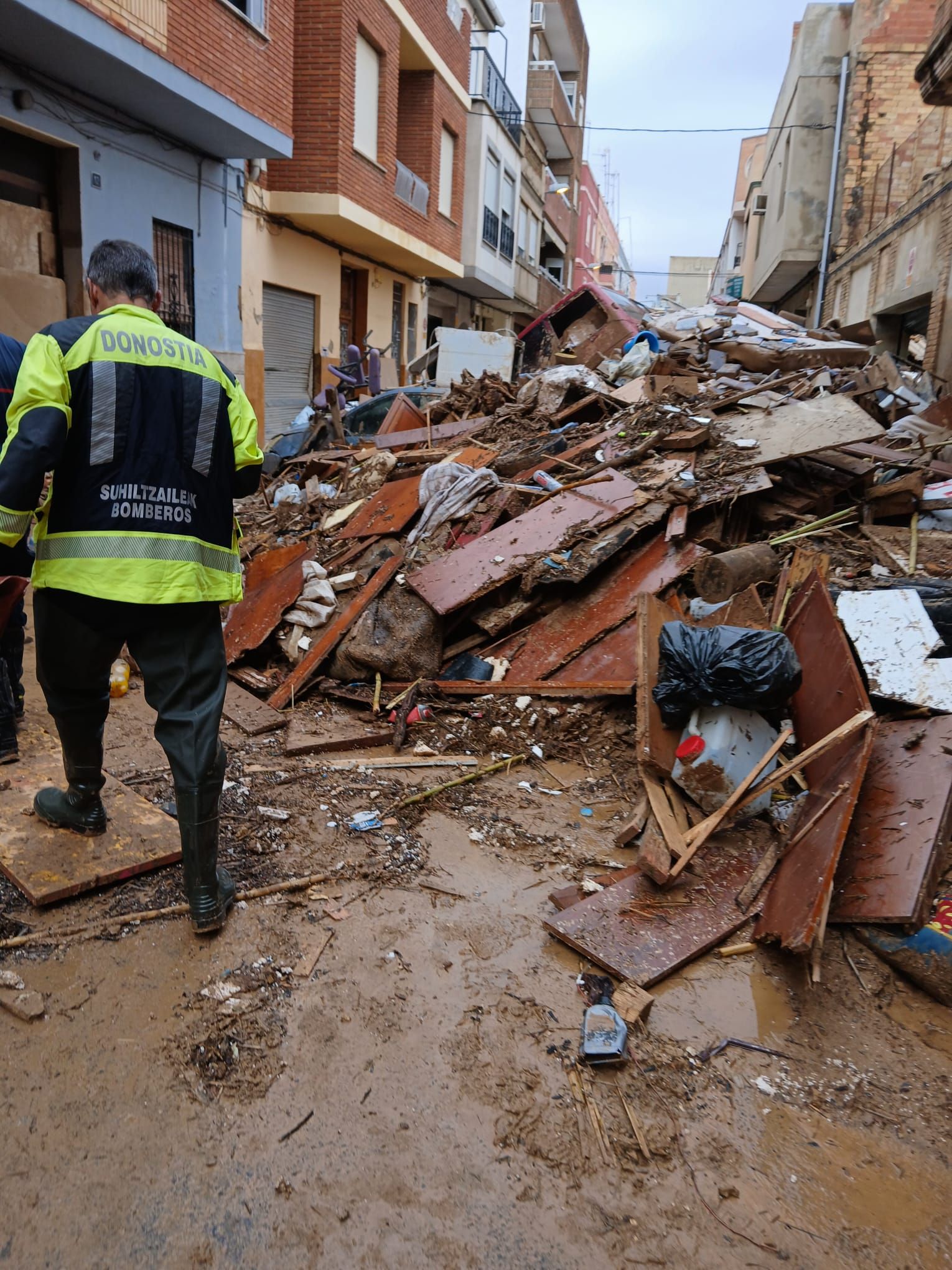 Los bomberos de Donostia en Alfafar, Sedaví y Catarroja, en imágenes