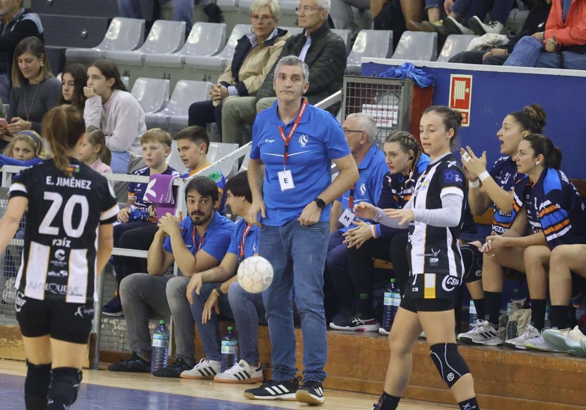 Imanol Álvarez, en el transcurso de un partido en el Gasca.