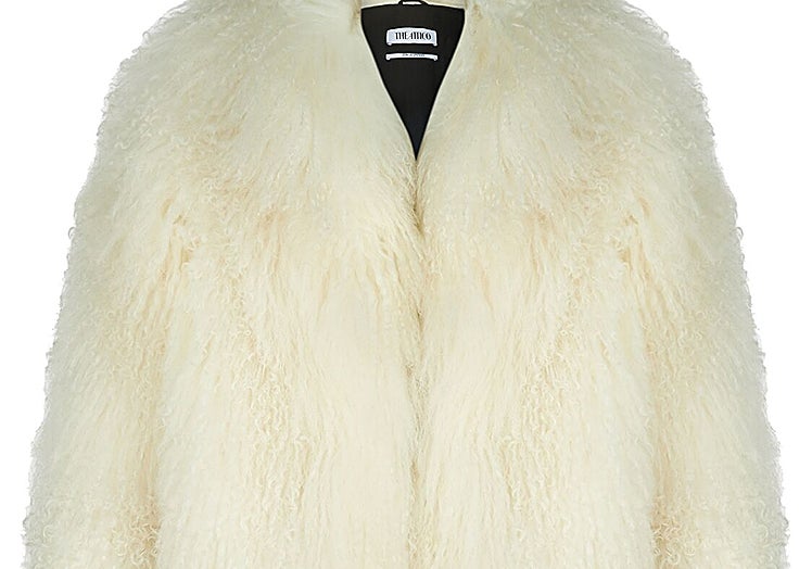 Chaqueta de pelo blanco de The Attico