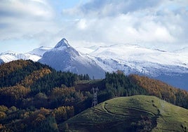 Vista del monte Txindoki desde Mandubia.