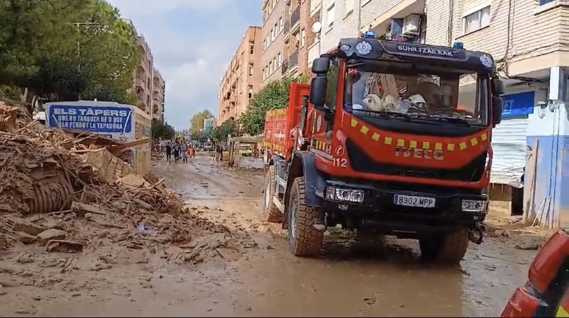 Los bomberos de Donostia en Alfafar, Sedaví y Catarroja, en imágenes