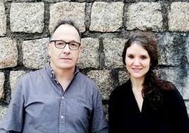 Iñaki Salvador y Garbiñe Insausti llevan al disco su 'concierto teatralizado' de 'Hegoak'.