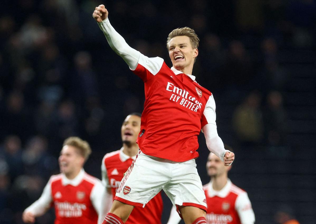 Imagen secundaria 1 - Alexander Isak (Newcastle), Martin Odegaard y Kieran Tierney (Arsenal).