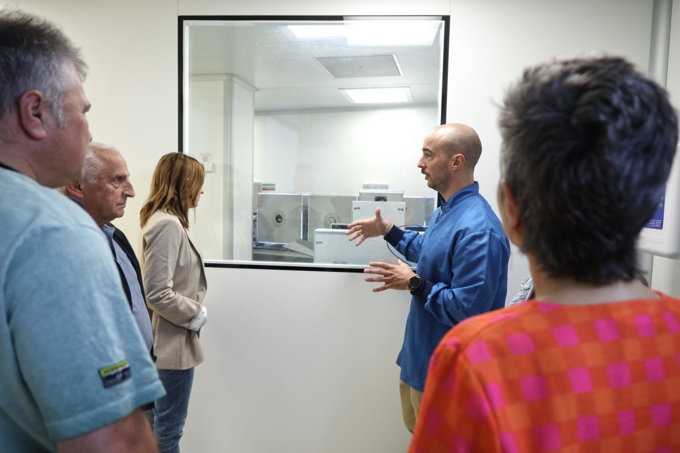 Unai Cossío muestra una de las salas.