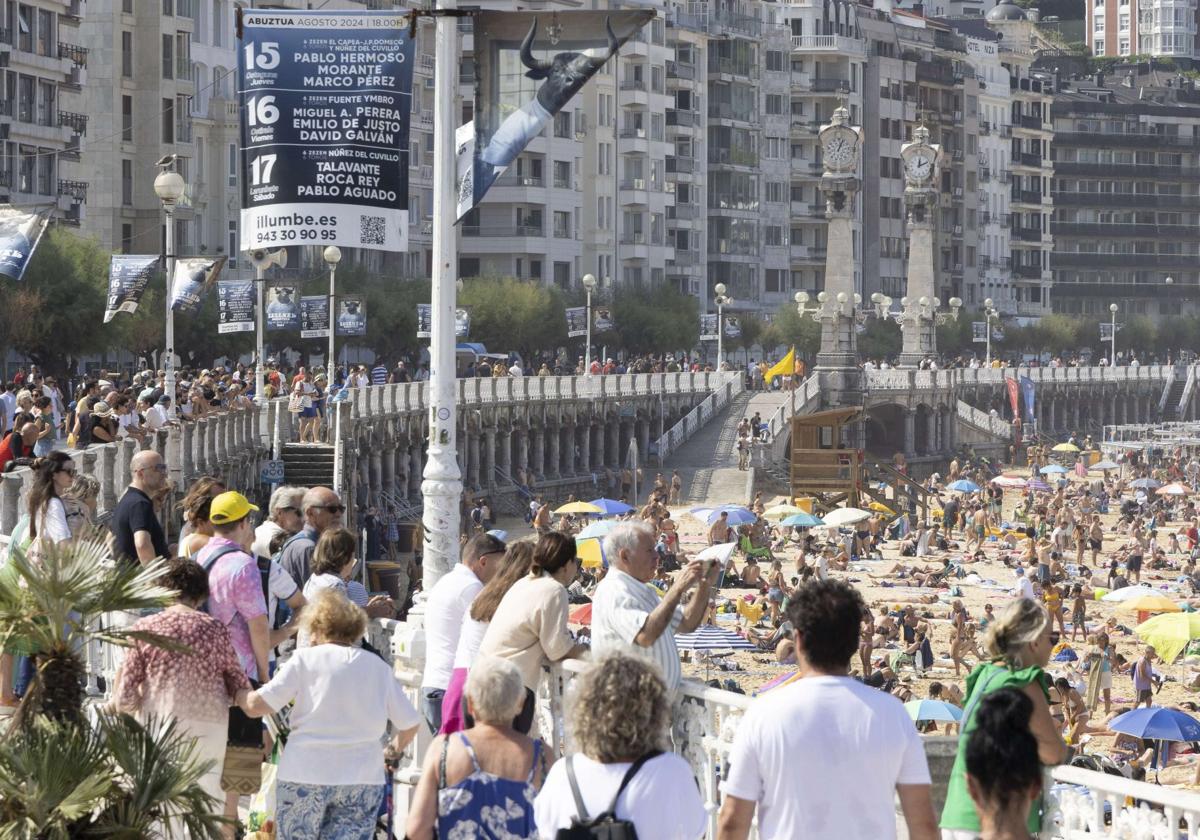 Donostia es la capital vasca con más rechazo al turismo pero el 90% valora su aporte a la economía y el empleo