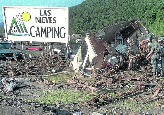 La riada fue salvaje y causó 87 fallecidos en el camping de Biescas.