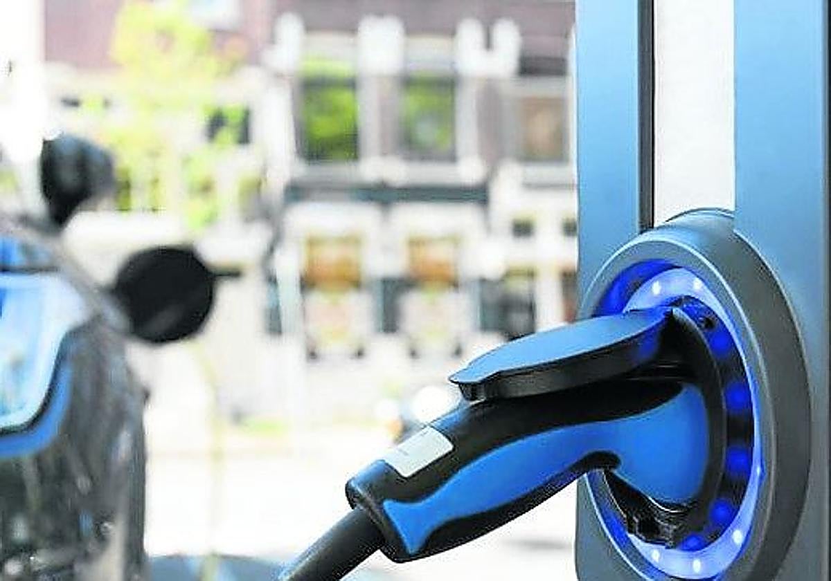 Bajan un 4,3% las ventas de coches electrificados en octubre en España