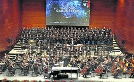 Imagen del Concierto de Navidad del año pasado, con la Euskadiko Orkestra, Andra Mari Abesbatza y el cantante Serafín Zubiri.