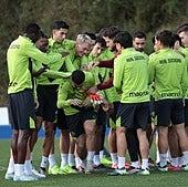 Barrene y Aihen regresan a la convocatoria de la Real para recibir al Barça