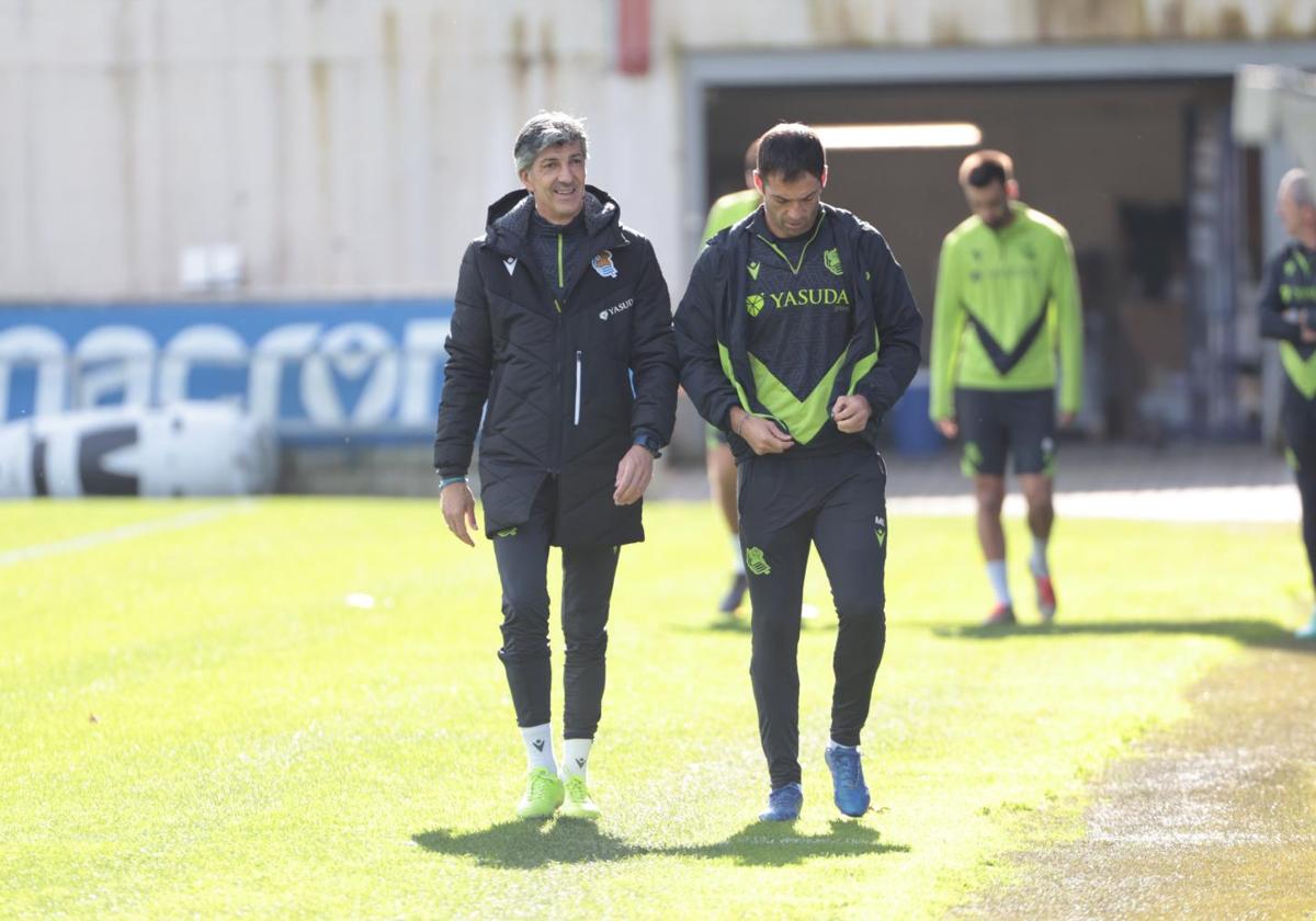 Imanol junto a Labaka en el entrenamiento de este sábado en Zubieta