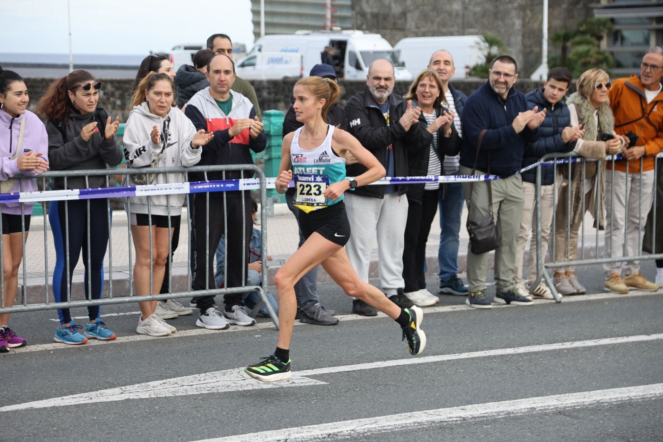 La llegada de los atletas de élite: Chakib Lachgar y Mireia Guarner, vencedores en la Behobia - San Sebastián