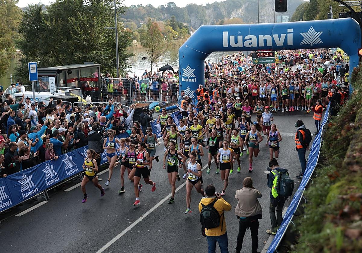 Turno de los corredores populares en la Behobia - San Sebastián