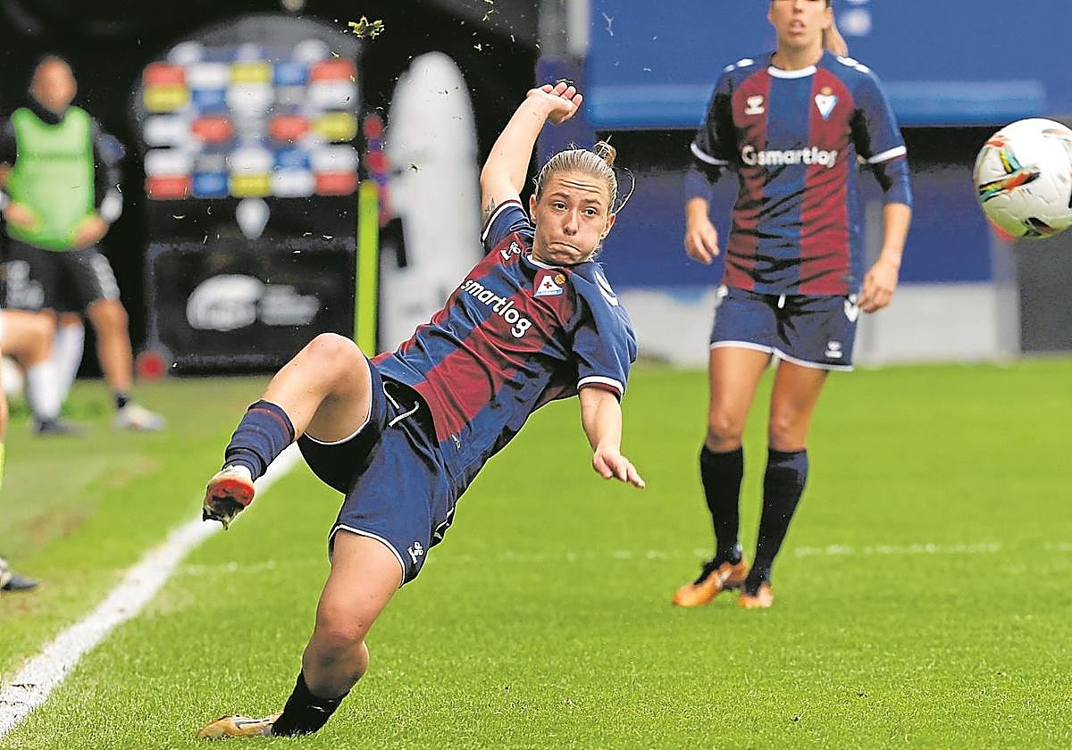 La italiana Monnecchi dispuso de una opción para marcar en los últimos instantes tras robar un balón en el área visitante.