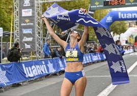 La catalana Mireia Guarner celebra su primera victoria en el Boulevard donostiarra.