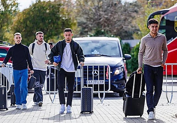 Zubimendi, a la derecha llega junto a Bryan Zaragoza, Mingueza y Pino