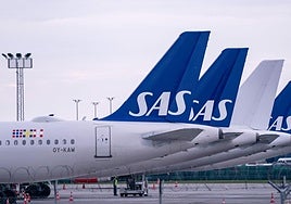 Aviones de Scandinavian Airlines estacionados en el aeropuerto de Copenhague.