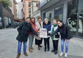 La alcaldesa Aizpea Otaegi junto a componentes del Consejo de Igualdad.