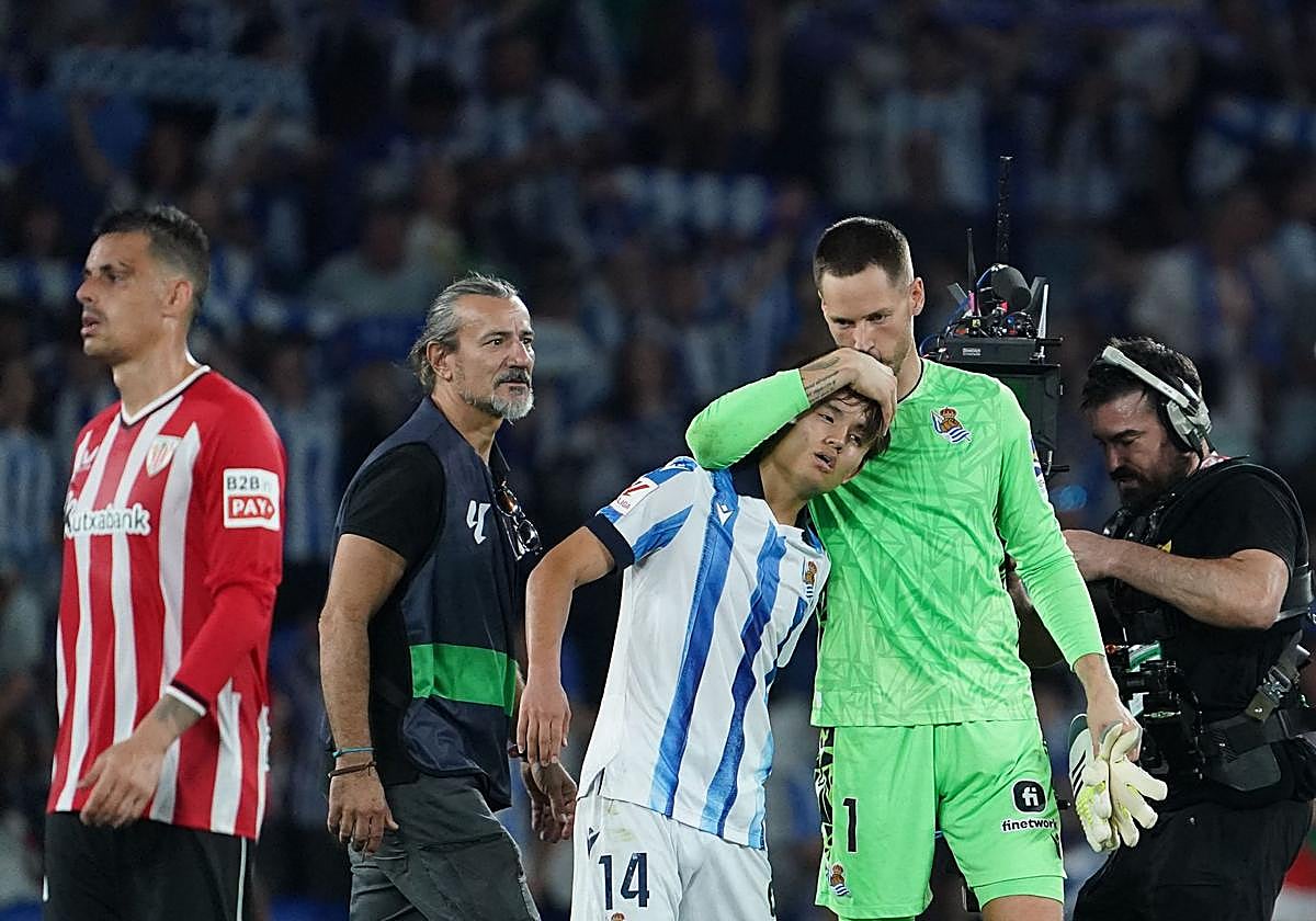 Remiro felicita a Kubo tras un derbi
