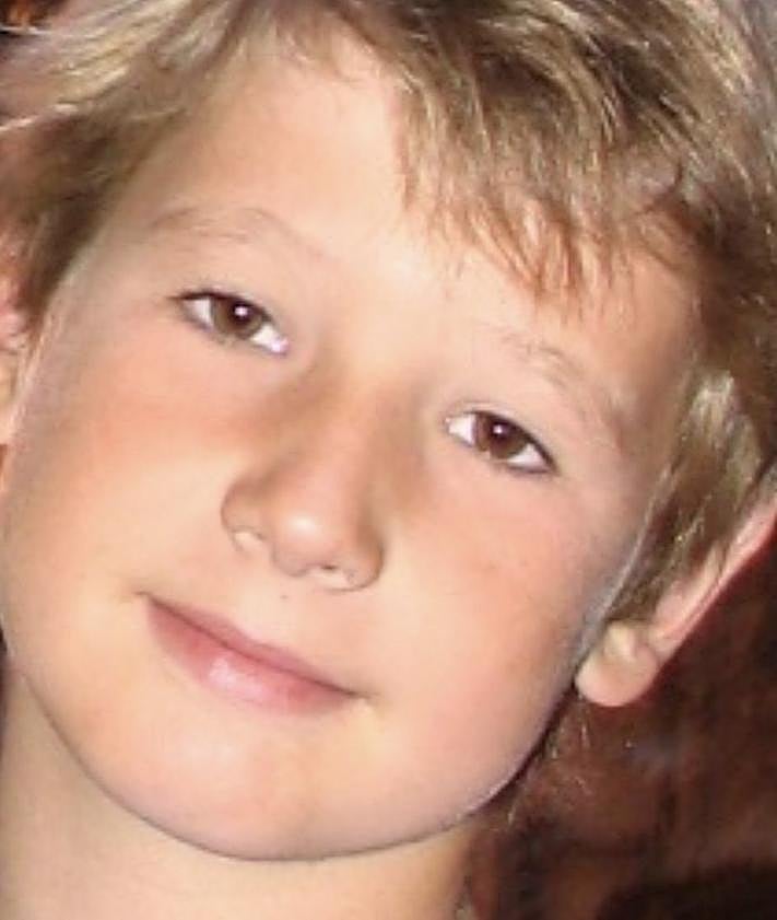 Imagen secundaria 2 - Raluca y Arabela de niñas. Mikel con una edad similar. 