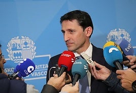 El consejero de Hacienda y Finanzas, Noël D'Anjou, este viernes ante los medios.