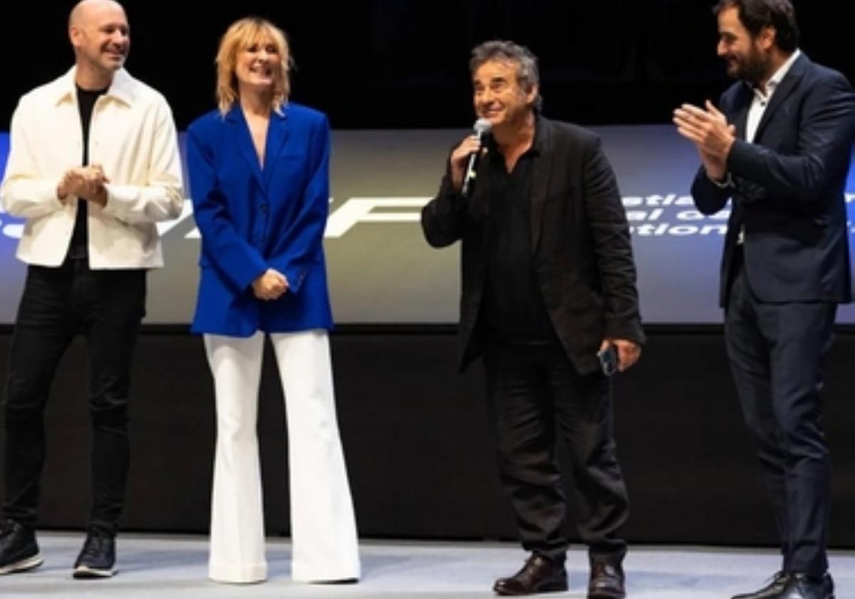 Jorge con el elenco de 'Marco' en la presentación de Donostia.