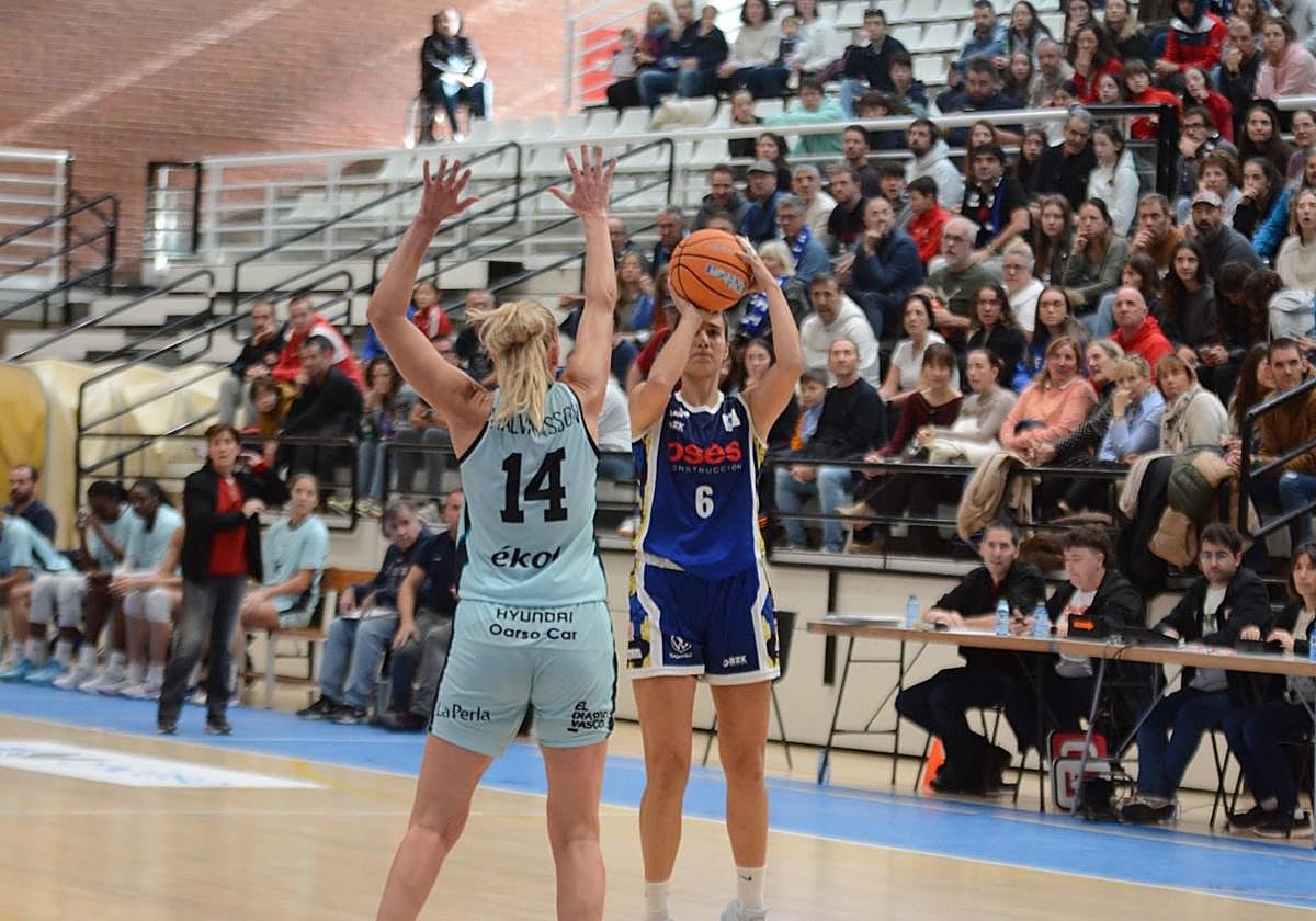 Louice Halvarsson del IDK y Lucía Rodríguez durante el encuentro.