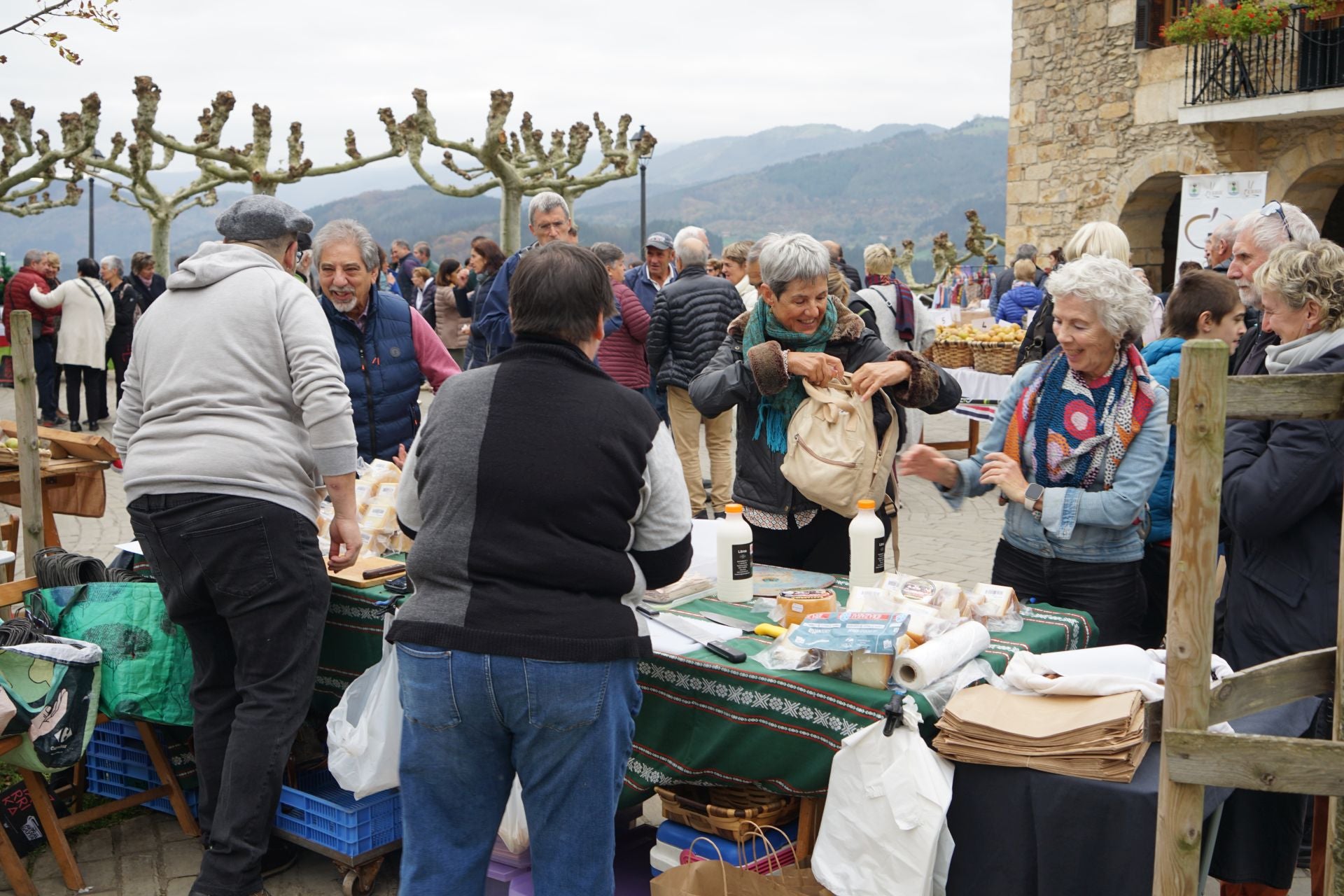 Gabirian ospatutako sagar azokaren argazkiak