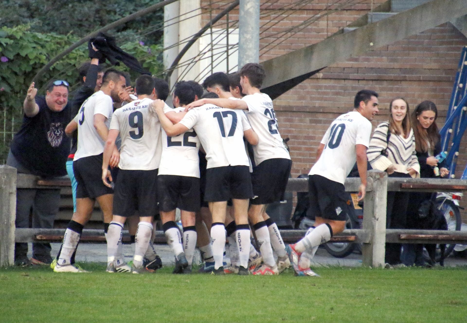 En Irun los zarauztarras se quedaron sin poder festejar ningún gol.