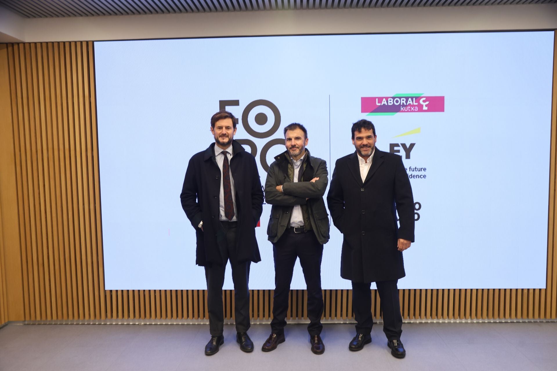 Gorka Natxiondo y Jakoba Korta (Grupo Moyua) y Pablo Garate (Grupo Unceta).