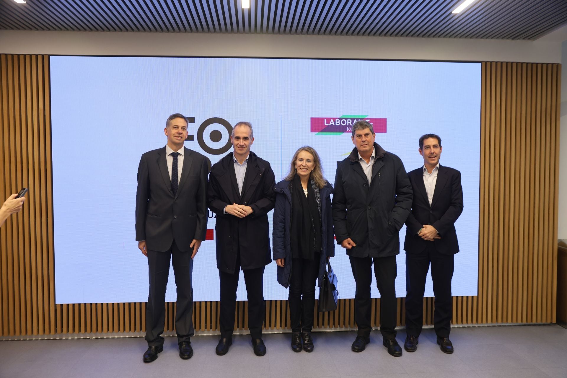 José Corchón, viceconsejero de Finanzas y Presupuesto del Gobierno Vasco; Zenón Vázquez, director general de Elkargi; Izaskun Goñi (NHOD Industries), Iñaki Bernaola (Elkargi) e Iker Urrutia (Iberdrola).