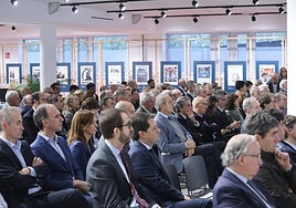Los asistentes al Foro Empresarial ,en un momento de la intervención de Andrés Arizkorreta.