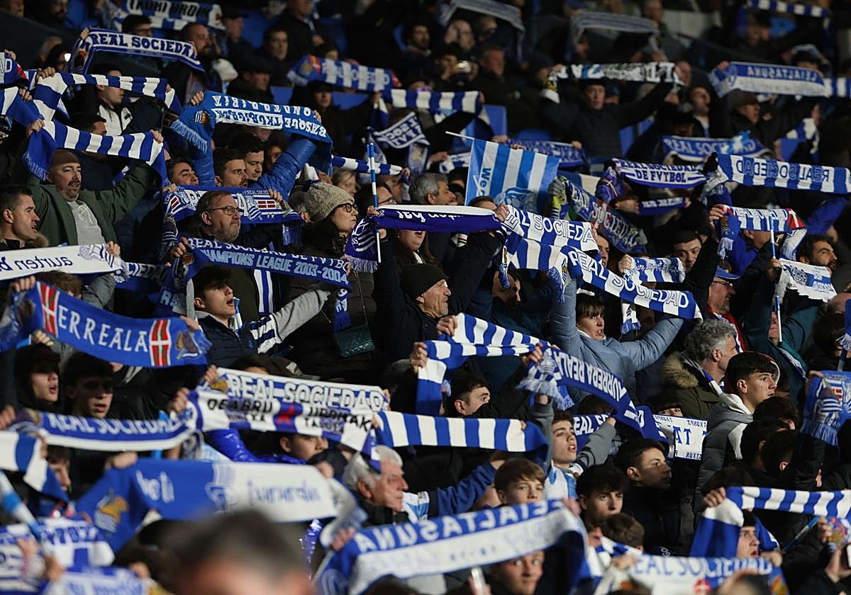 La irónica propuesta de un donostiarra en los días de partido de la Real Sociedad: «Un abono con bocata, botellón y 'tour' por San Sebastián en choques de alto riesgo»