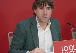 Eneko Andueza, en una comparecencia