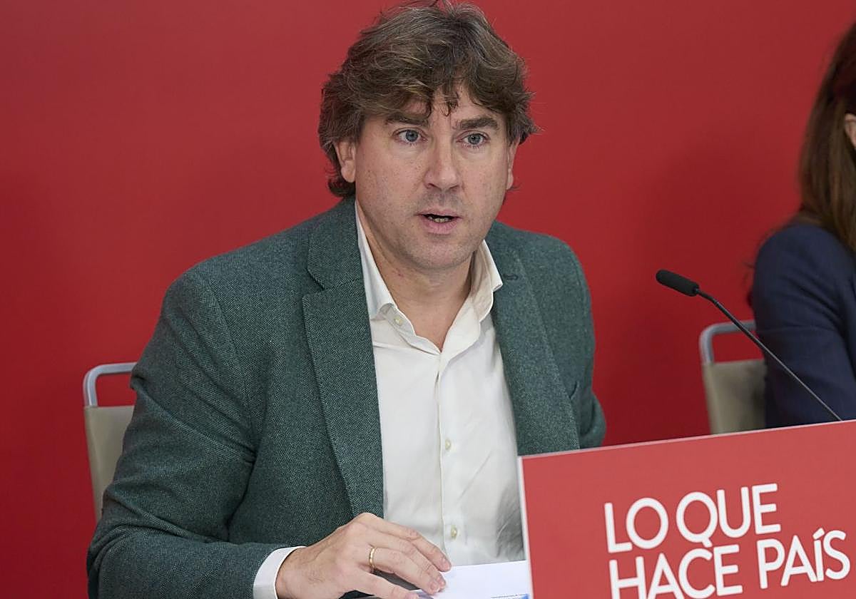 Eneko Andueza, en una comparecencia