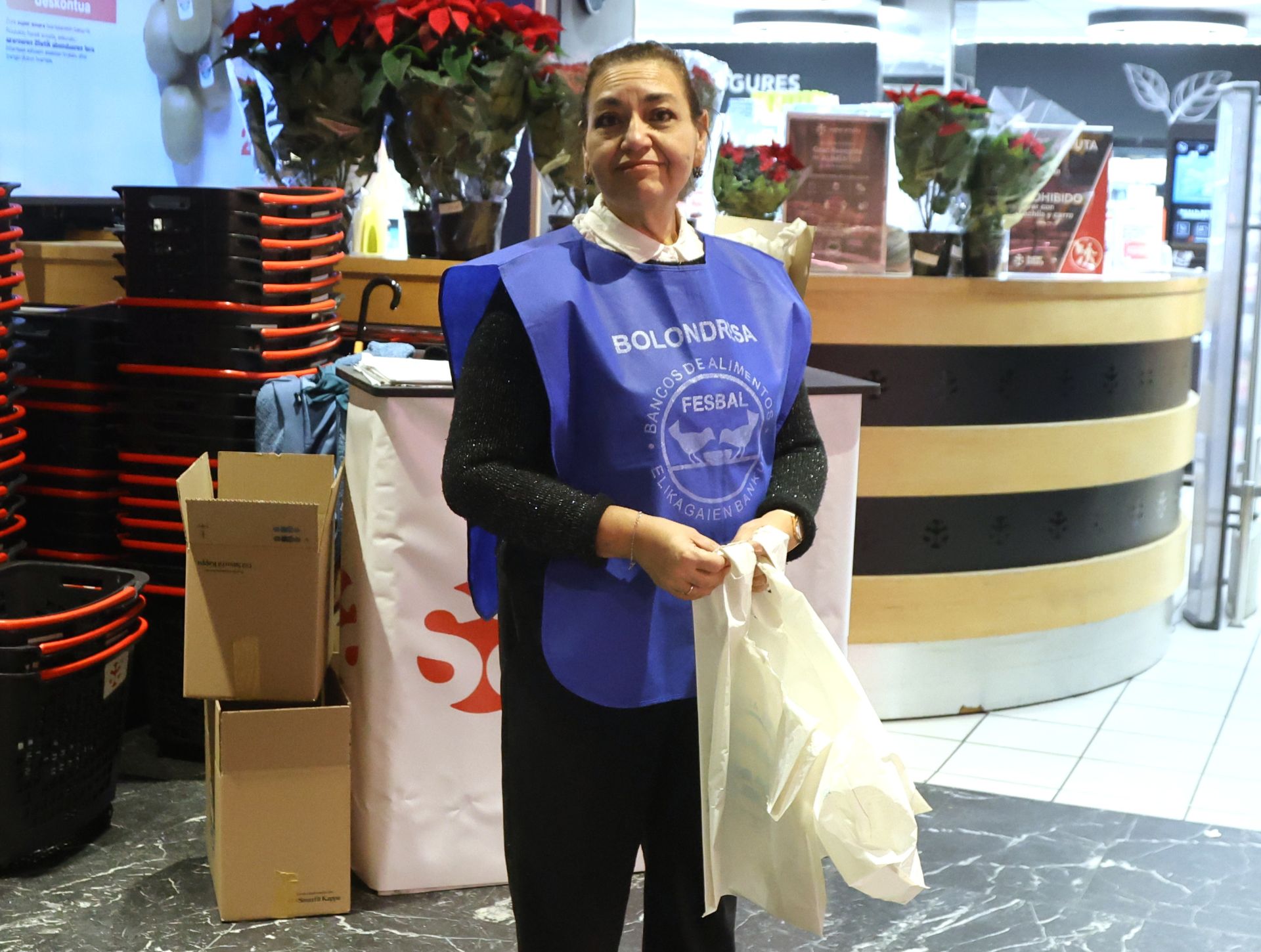 La solidaridad de los donostiarras se deja ver en los supermercados