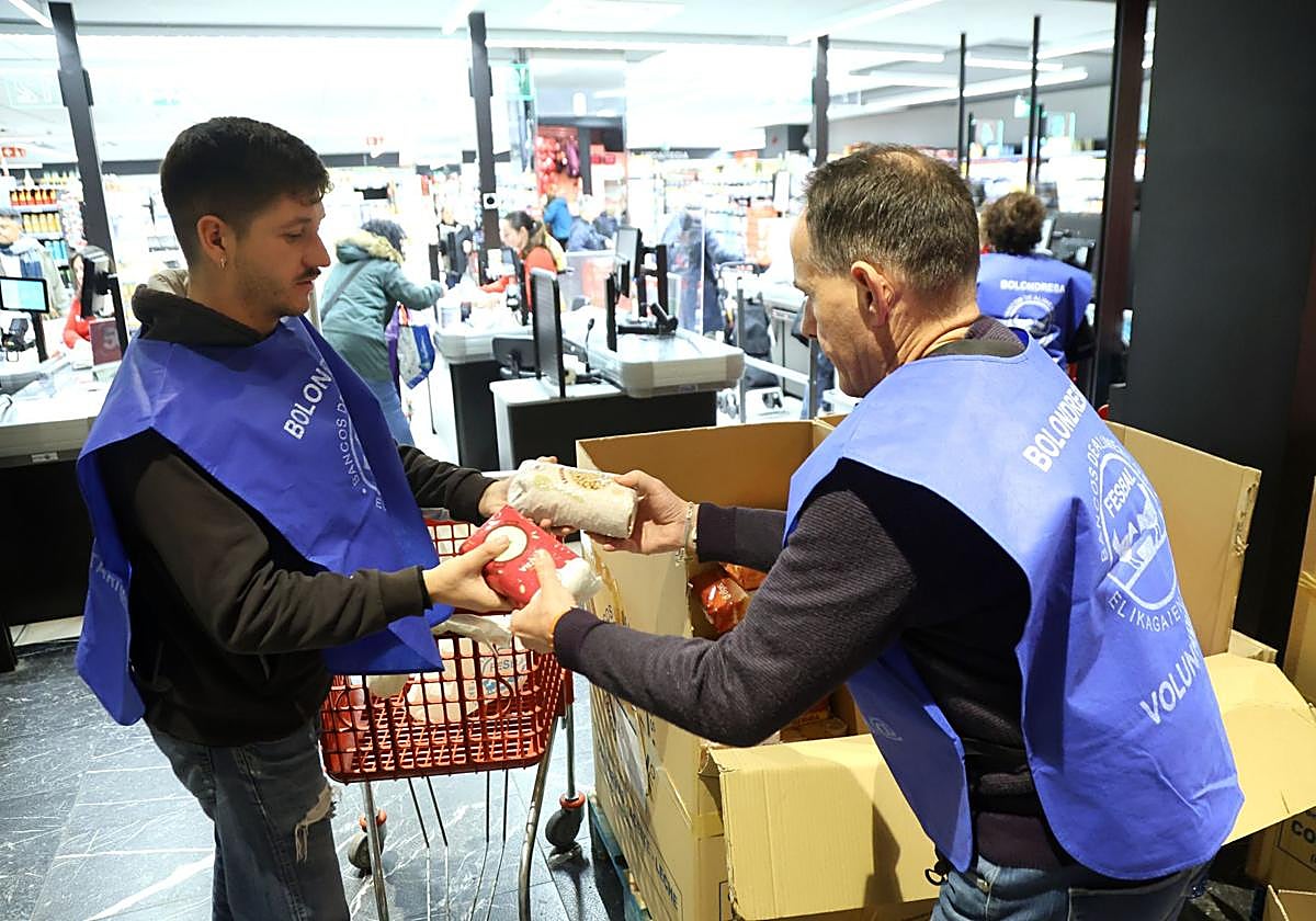 La solidaridad de los donostiarras se deja ver en los supermercados