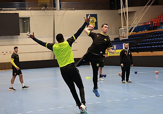 Eneko Furundarena podría volver este martes a la convocatoria.