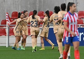 Las jugadoras del Eibar celebran su gol contra el Atlético de Madrid.