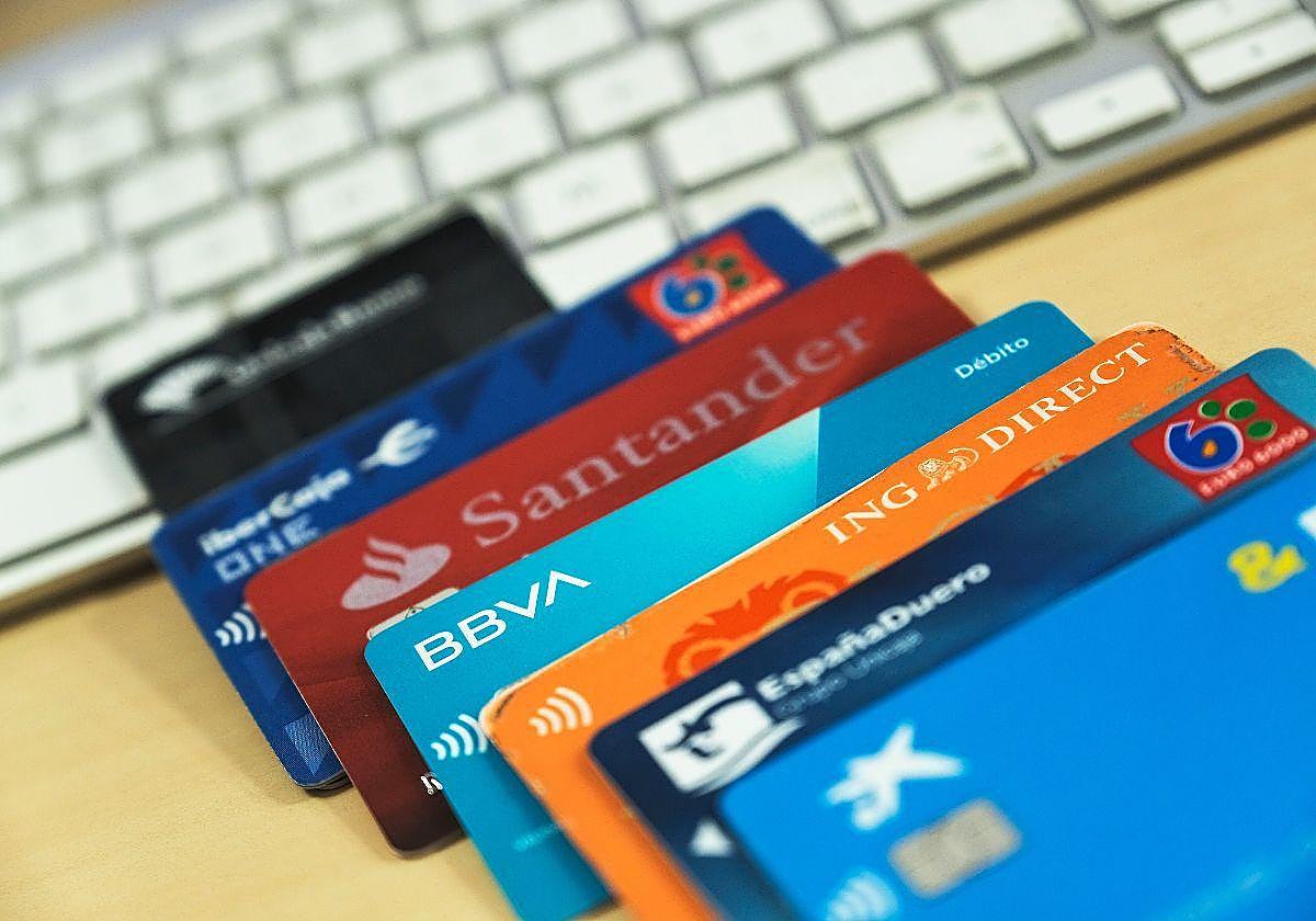 Tarjetas de débito y crédito.