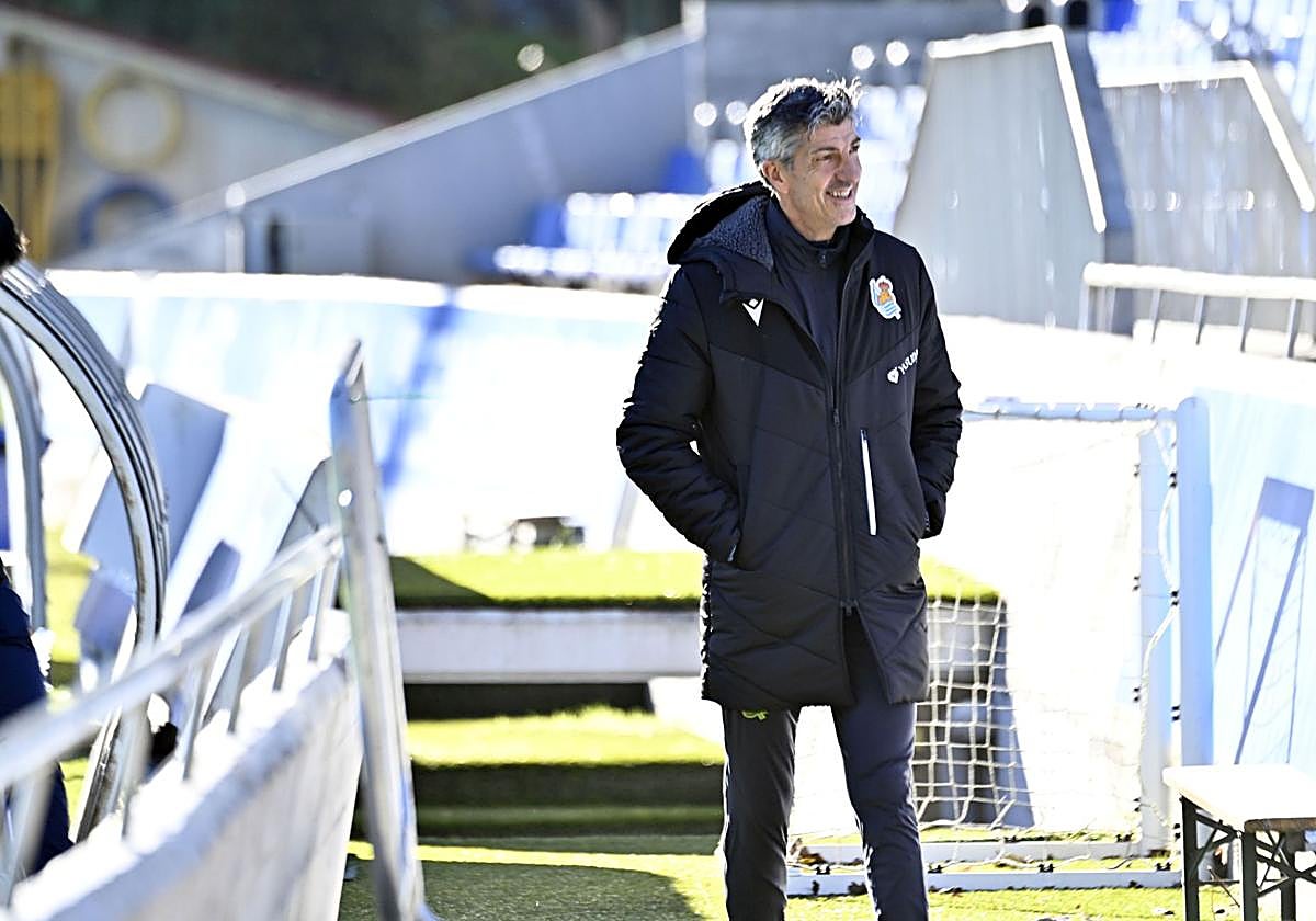 Imanol Alguacil, sonriente en el entrenamiento de este miércoles en Zubieta.