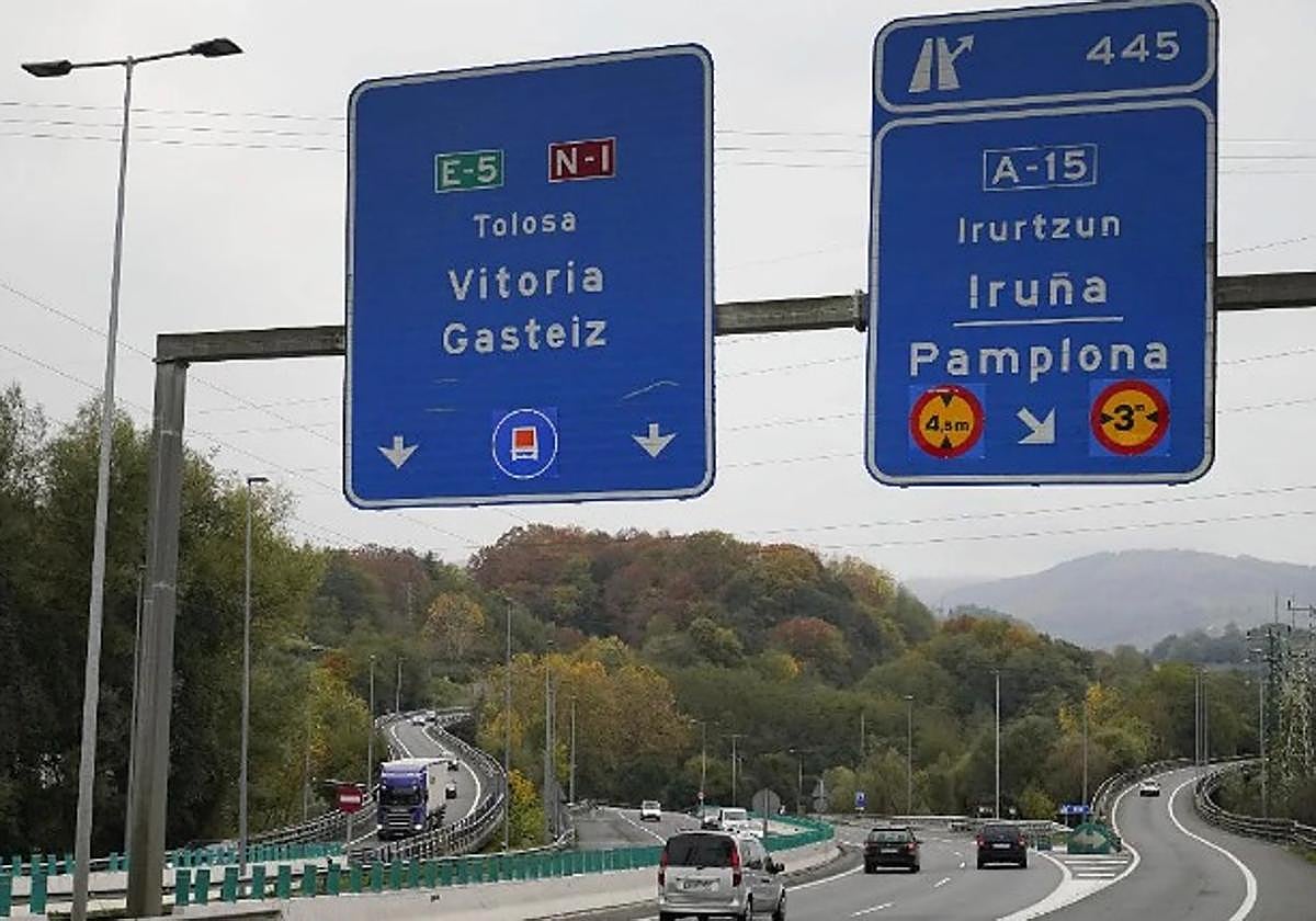 Imagen de la autovía A-15 en su enganche con la N-I.