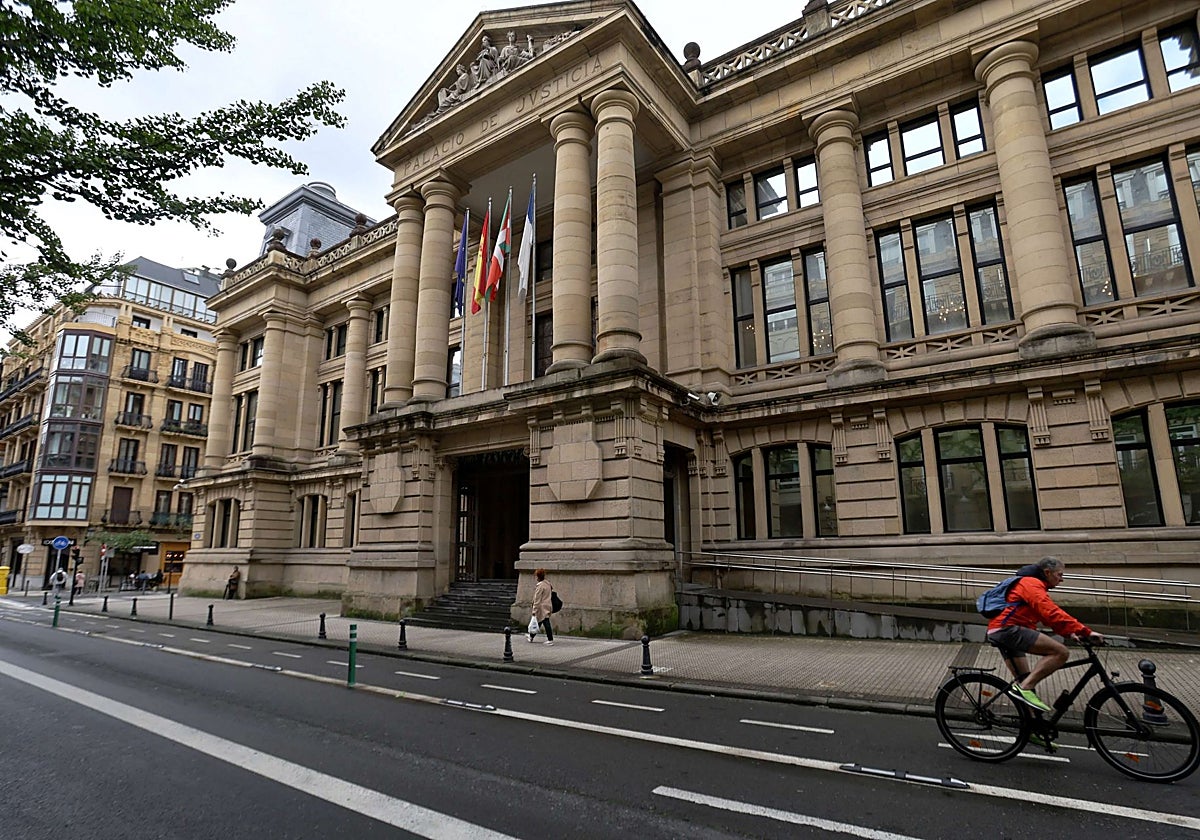 Exterior de la Audiencia de Gipuzkoa, donde se han juzgado los hechos.