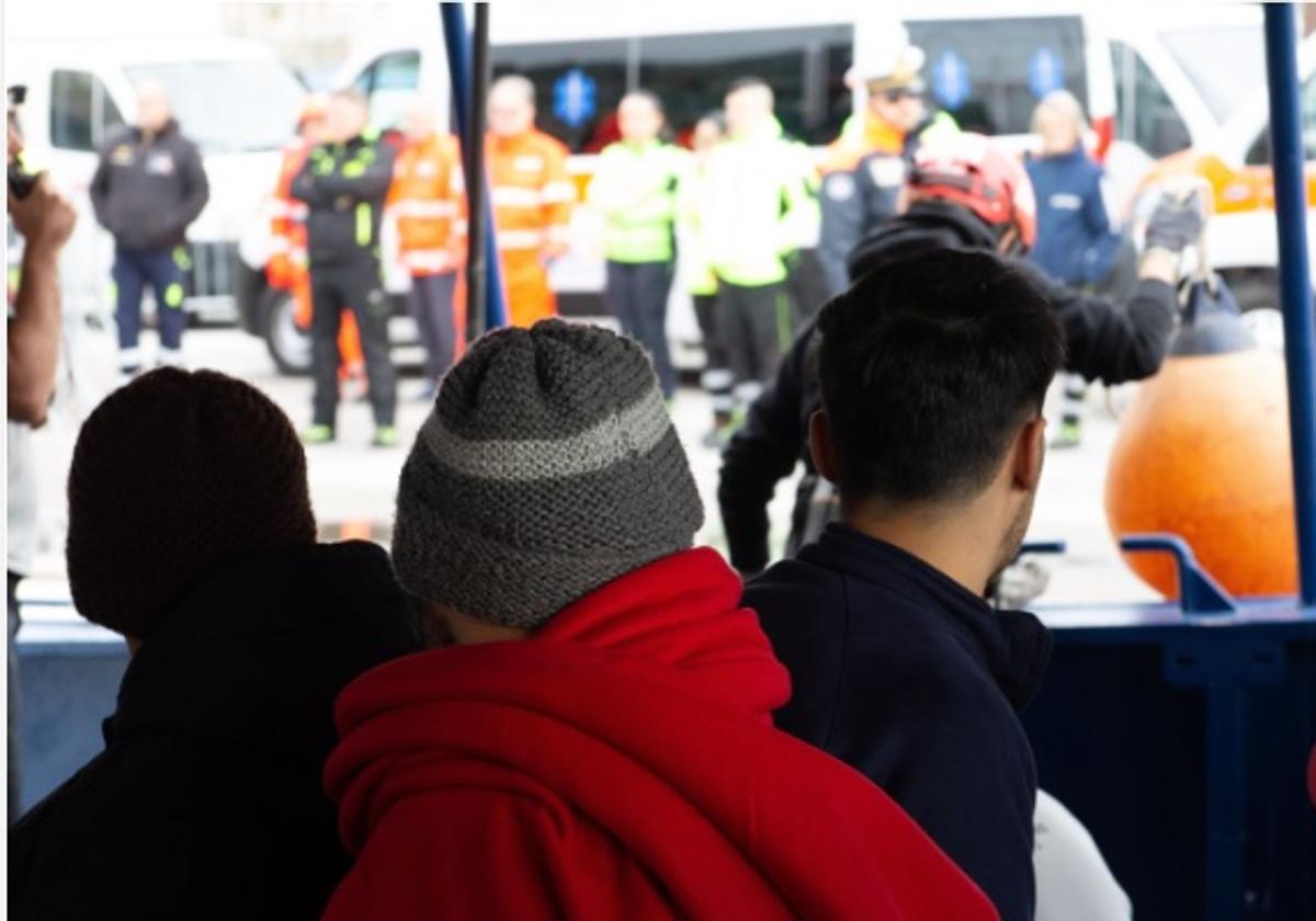 El Aita Mari desembarca en el puerto de Salerno a los 33 migrantes sirios rescatados el miércoles