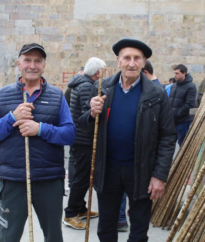 Imagen secundaria 2 - Sagarra, sagarkiak eta bestelako produktuez gainera, aspaldiko partez abereen erakusketa egin dute.