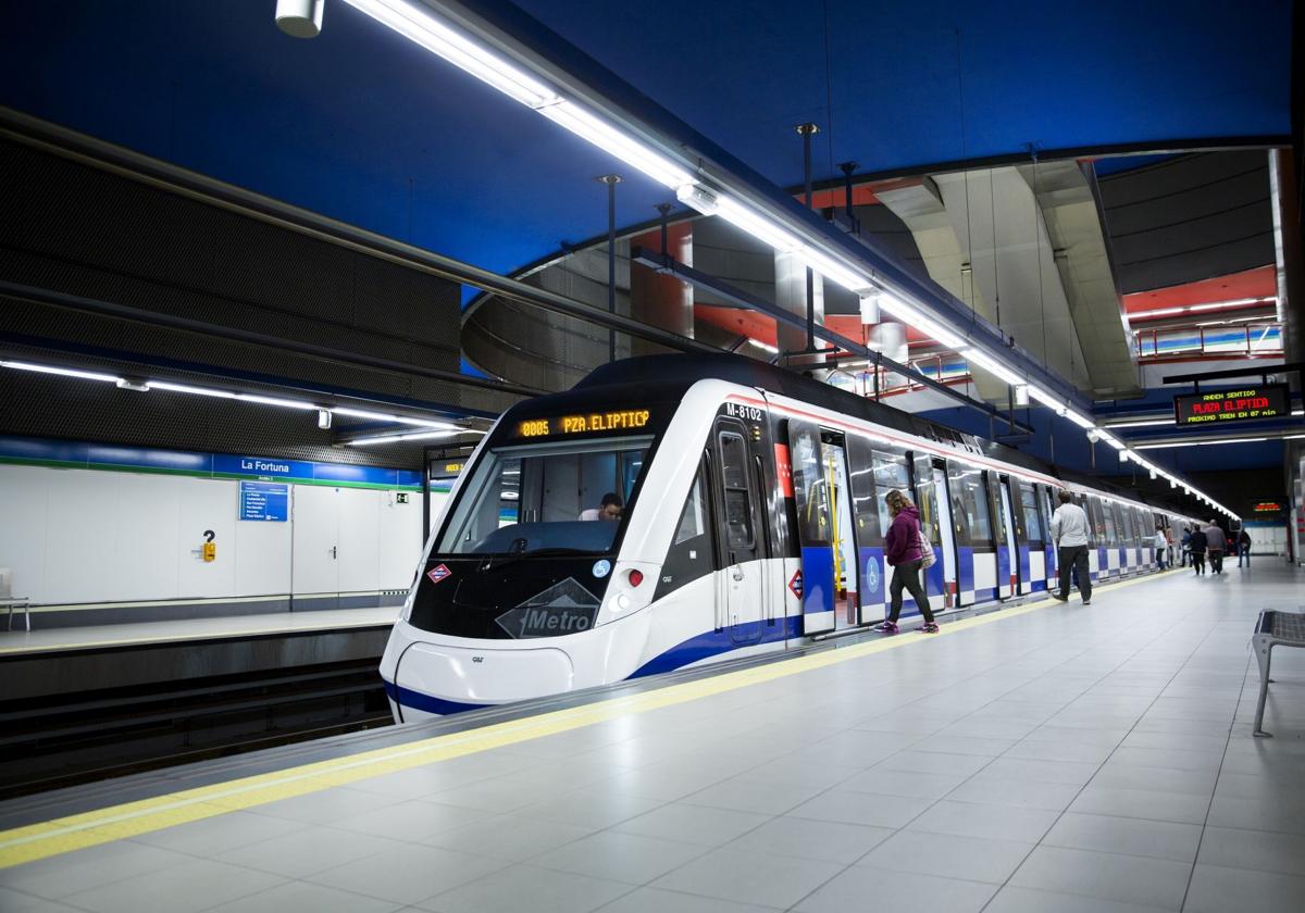 Imagen de uno de los trenes de CAF que circulan por el metro de Madrid.