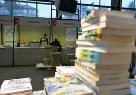 Oreka ariketa eta irudi ederrak osatzen dira Landako guneko erakusmahaietan.