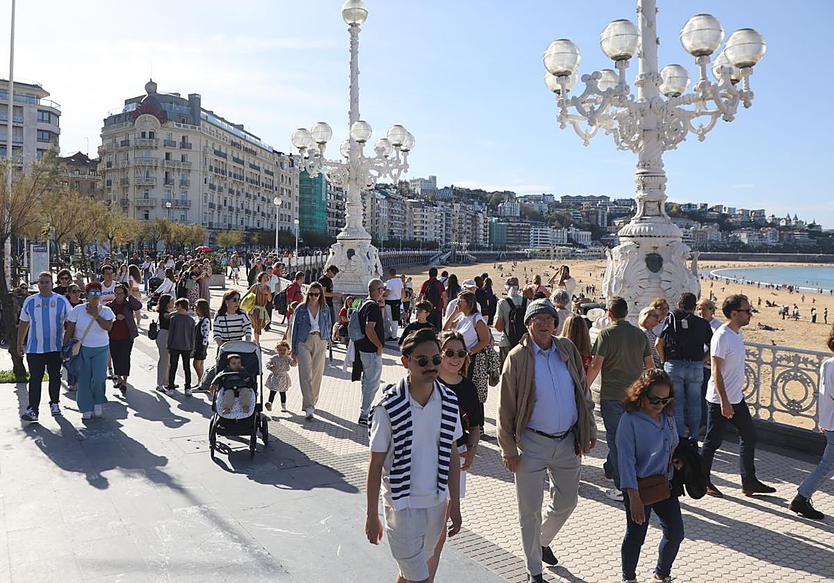 Aumenta el porcentaje de jóvenes que cree que hay «demasiados» extrajeros en Euskadi.