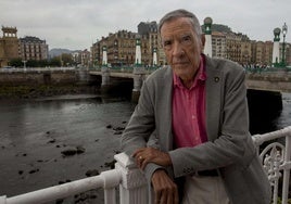 José Antonio Arizaga posa junto al puente del Kursaal de San Sebastián en 2014.