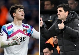 Kepa Arrizabalaga y Andoni Iraola, durante un partido del Bournemouth.